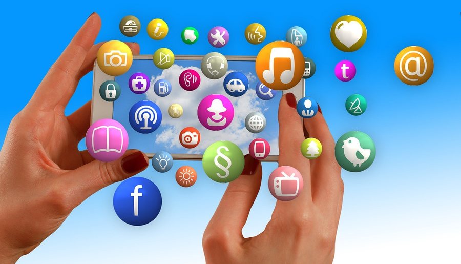Online every day, but digitally "illiterate" - Albanians use the