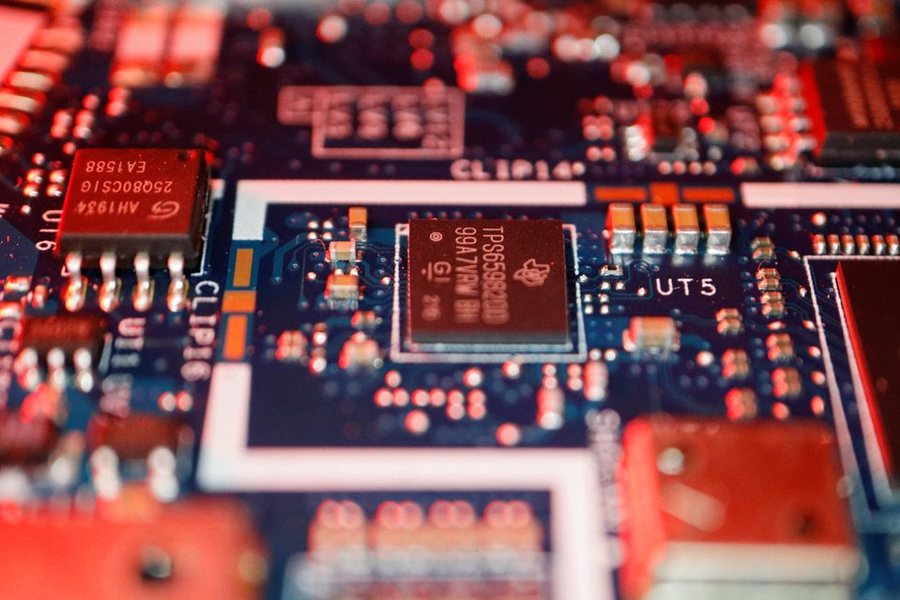 Trump warns of tariffs on chips - Measures will target companies that do not