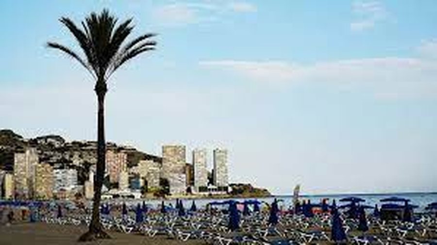 Spaniards abandon beaches - Reason, mass tourism and price increases