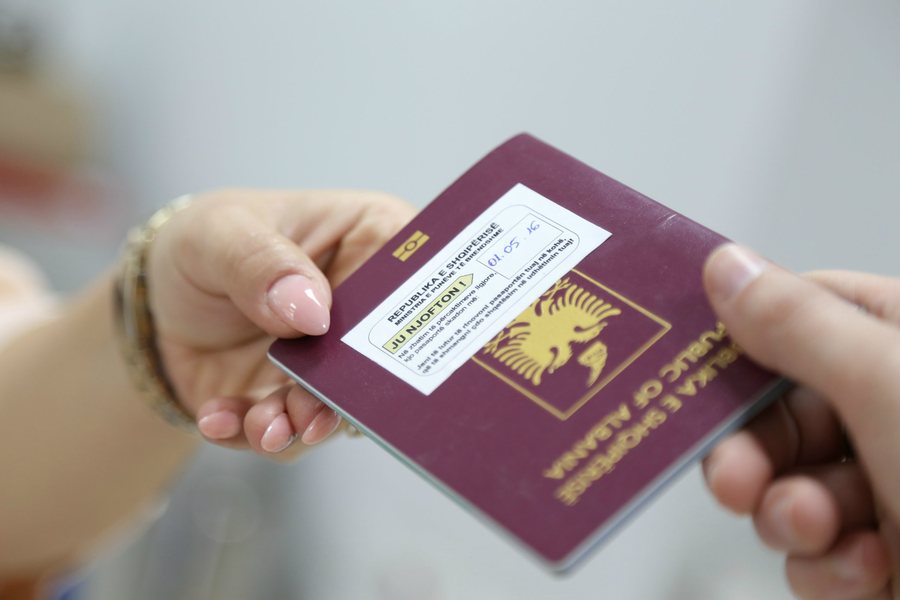 Rriten aplikimet online për pasaportë shqiptare - 9.2% në