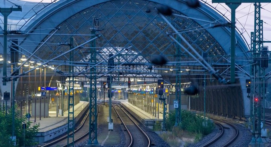 Blerja e trenave elektrikë për Tiranë-Durrës - Akordohen 350