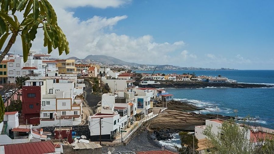Spanjollët braktisin plazhet - Shkak, turizmi masiv dhe rritja e