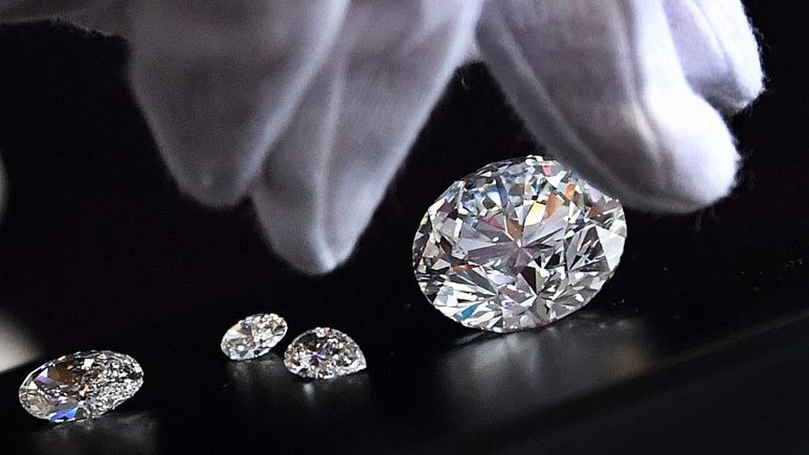 Rare diamond "lights up" Geneva - "Glowing Rose" could sell