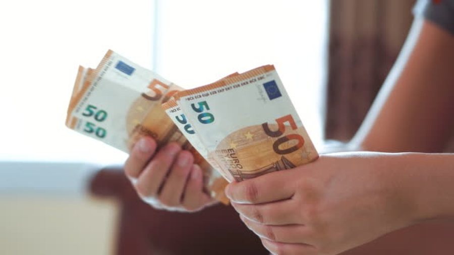 Shqiptarët i “largohen” euros - BSH: Paketa e deeuroizimit jep