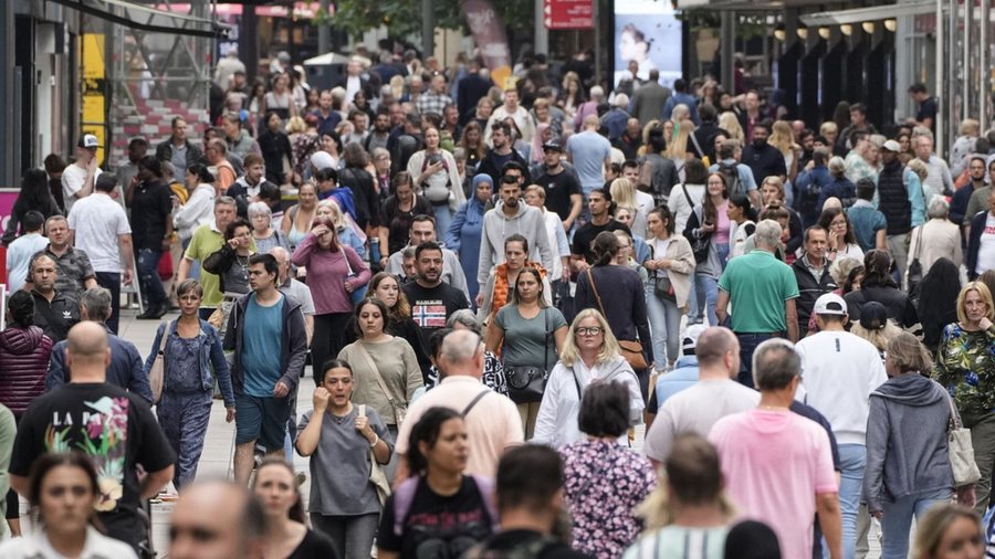 Shpenzimet evropiane tkurren në maj - Tensionet tregtare globale