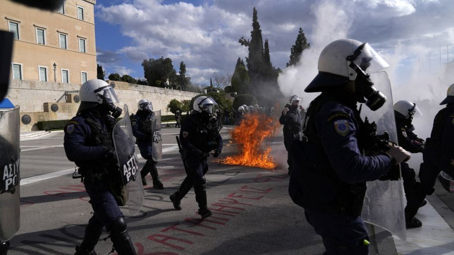 Protestat “paralizojnë” Greqinë - Qytetarët