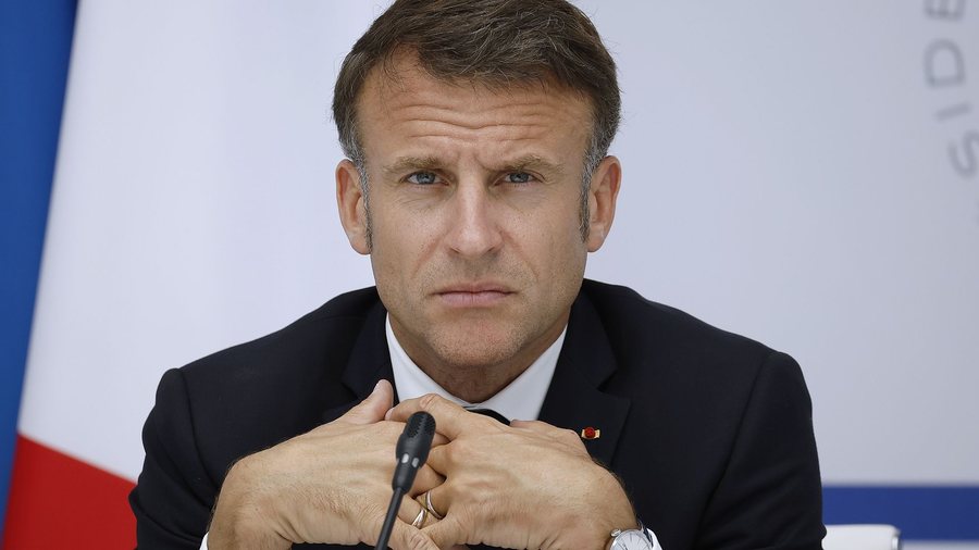 Political crisis threatens France - What are the next steps that President