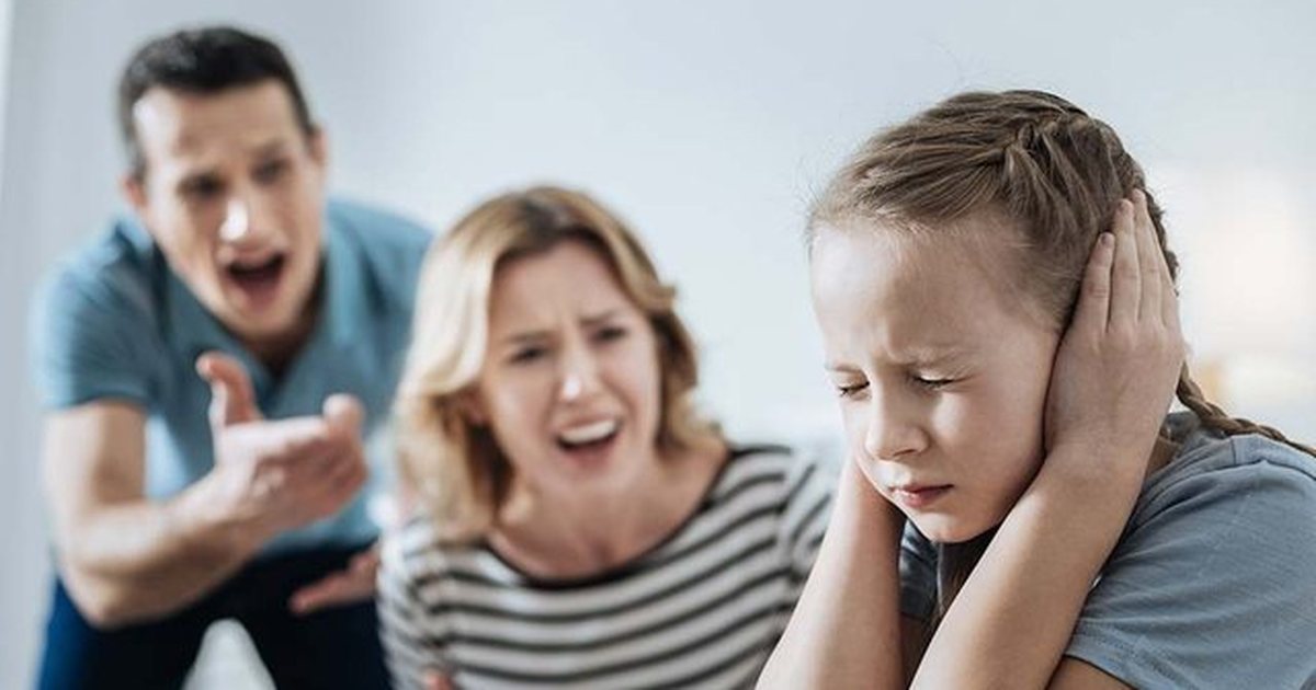 Këto janë 5 gabimet që prindërit bëjnë të cilat shkatërrojnë vetëbesimin e fëmijës