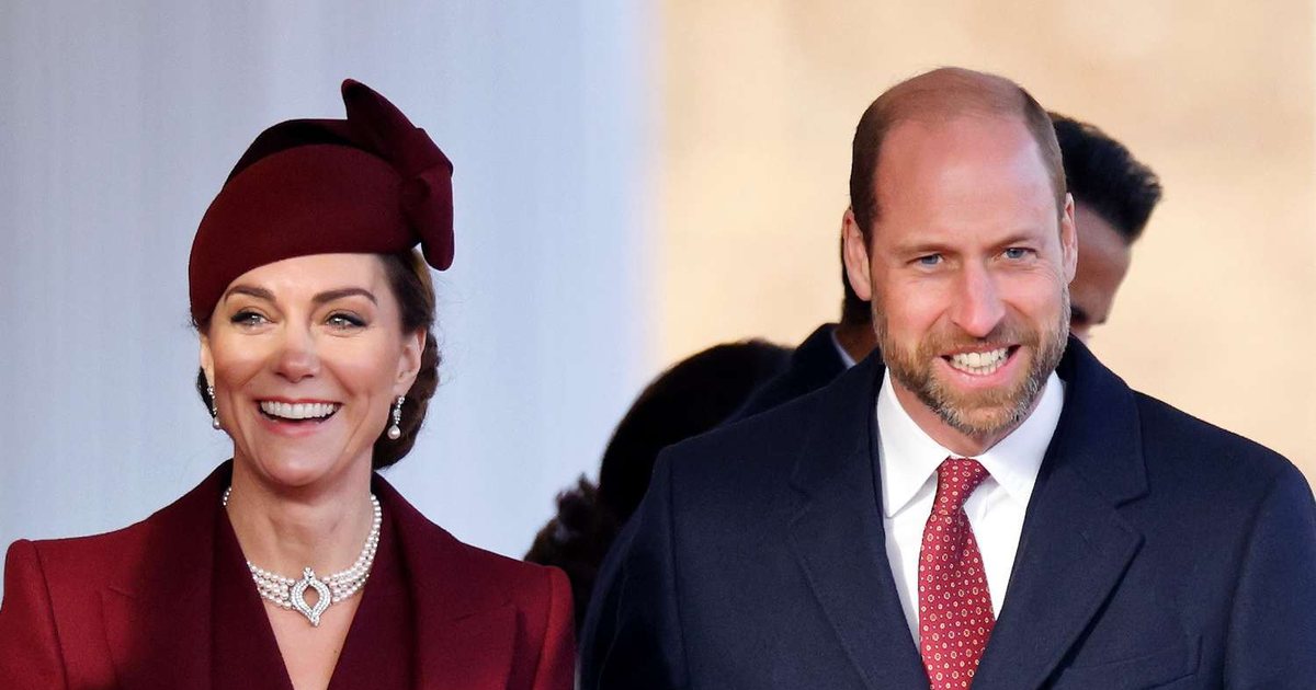 Kate Middleton shkëlqen me fustanin blu dhe kurorën historike