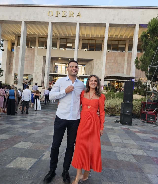 Rudina Hajdari i jep fund lidhjes me regjisorin, çifti fshin çdo