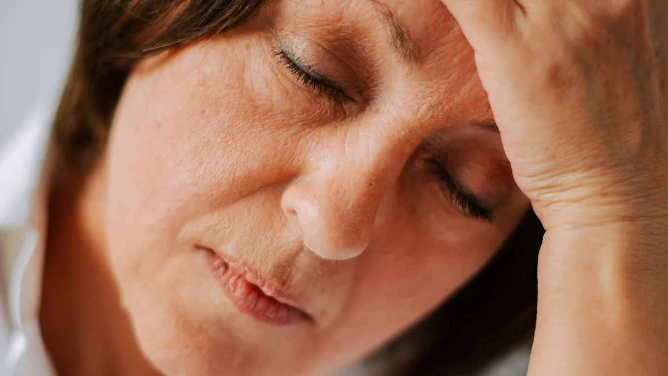 menopause-symptoms-feel-genuinely-scary.webp