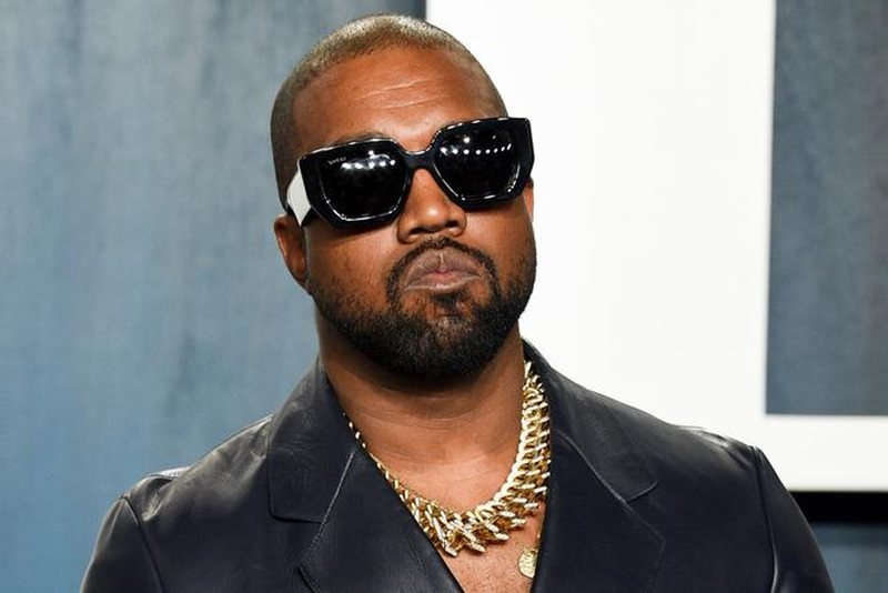 Kanye West mb&euml;rrin n&euml; Tiran&euml;, ja rrug&euml;t q&euml; do t&euml;