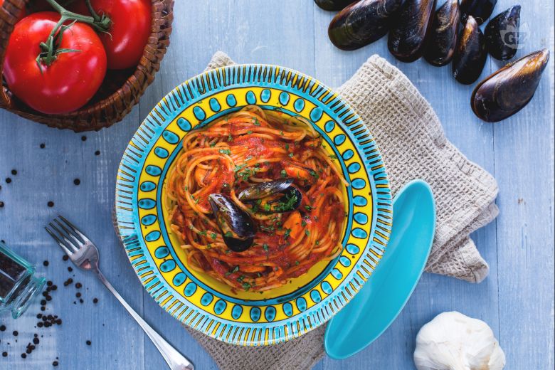 Spaghetti-with-mussels_780x520_wm.jpg