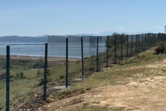 Barbed wire removed along the fence in Zv&euml;rnec
