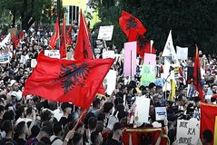 Asosacioni i Gazetar&euml;ve: Mos intimidoni gazetar&euml;t n&euml; terren. Ata