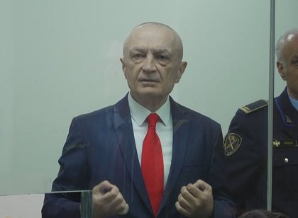 Kryemadhi njofton vdekjen e babait t&euml; Ilir Met&euml;s