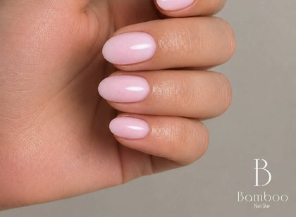 &Ccedil;far&euml; &euml;sht&euml; 'bare nails' moda e re e thonjve?