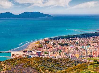 N&euml; Vlor&euml; pezullohen p&euml;r 3 muaj nd&euml;rtimet dhe kufizohet