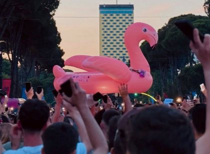 Pyetjet q&euml; ngren&euml; mediat e huaja p&euml;r protestat e
