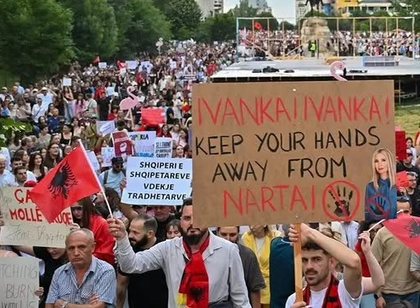 Jonila Godole: Pse &ldquo;Flamingot&rdquo; e protest&euml;s jan&euml; t&euml;