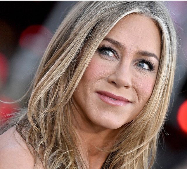 Jennifer Aniston shfaqet me thinja, komentet e ndjekësve mund t`i