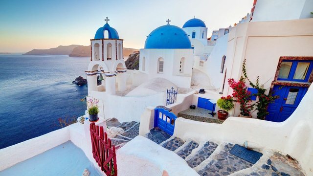 Under threat of earthquakes, Greece declares state of emergency in Santorini