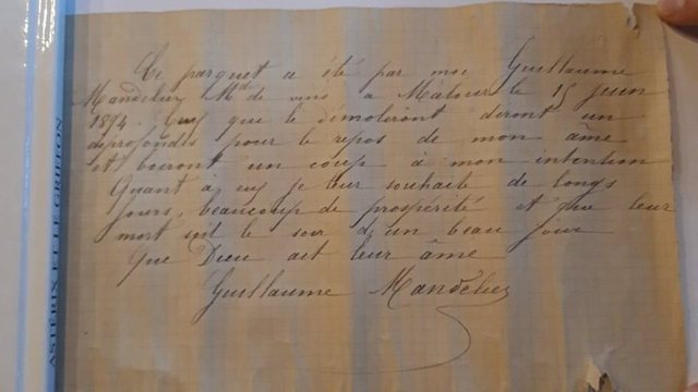 What was written on the 130-year-old letter found in a bottle in France?