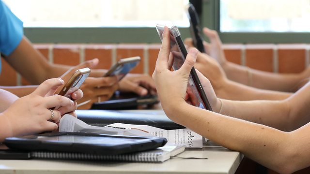 Denmark bans cell phones in schools 