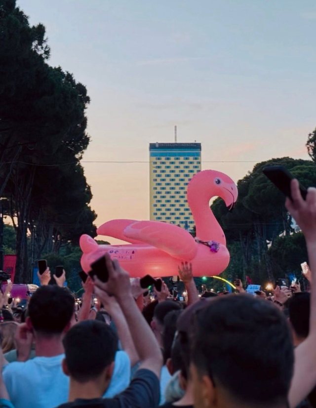 Pyetjet q&euml; ngren&euml; mediat e huaja p&euml;r protestat e