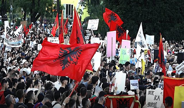 Asosacioni i Gazetarëve: Mos intimidoni gazetarët në terren. Ata