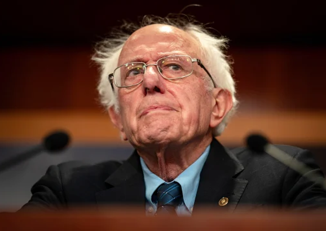 Bernie Sanders p&euml;r protestat n&euml; Shqip&euml;ri: Ja si duket
