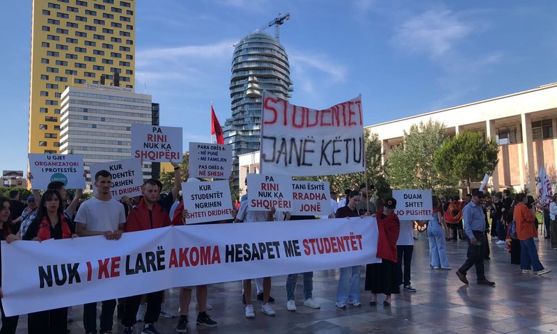 Dita 11-t&euml; e protest&euml;s! 🦩