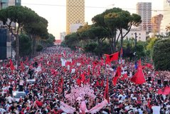 N&euml; dit&euml;n e 30-t&euml; te protest&euml;s n&euml; Tiran&euml;, policia