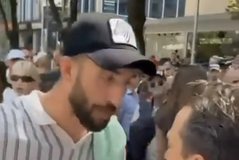 Video nga protesta. Protestuesi i zhg&euml;njyer me Agron Shehajn!
