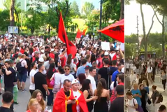 Day 12 of the protest 🦩🇦🇱
