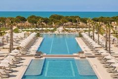Melia Durr&euml;s raises the "Blue Flag", is the first destination in