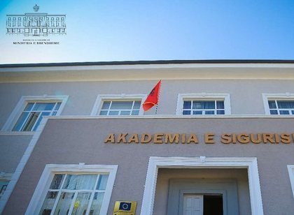 Helmimi i student&euml;ve t&euml; Akademis&euml; s&euml; Siguris&euml;,