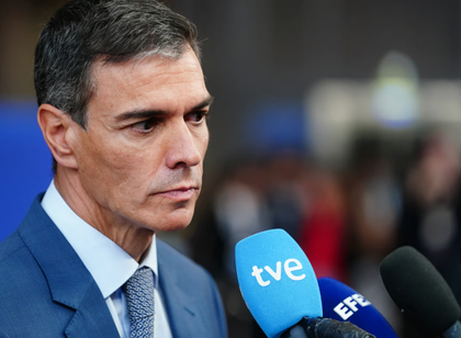Shtohen presionet p&euml;r dor&euml;heqje ndaj Pedro Sanchez, pas d&euml;nimit