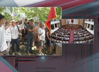 Protest&euml; me tensione para Parlamentit, mb&euml;rrijn&euml; edhe Forcat e