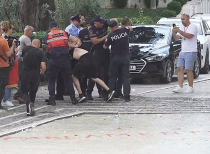 P&euml;rshkall&euml;zohet situata para Parlamentit, shoq&euml;rohen disa