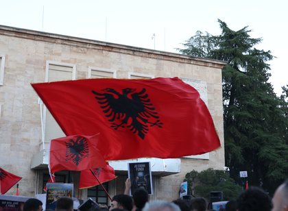 M&euml;sime komunikimi nga Revolucioni i Flamingove
