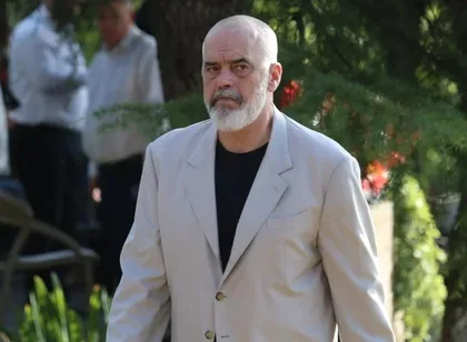 Edi Rama mbledh drejtuesit politik dhe ministrat