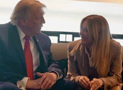 Trump thot&euml; se Meloni iu lut t&euml; b&euml;nin nj&euml; foto bashk&euml;