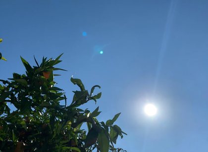 Moti kryesisht me diell. Reshje t&euml; dob&euml;ta n&euml; disa zona