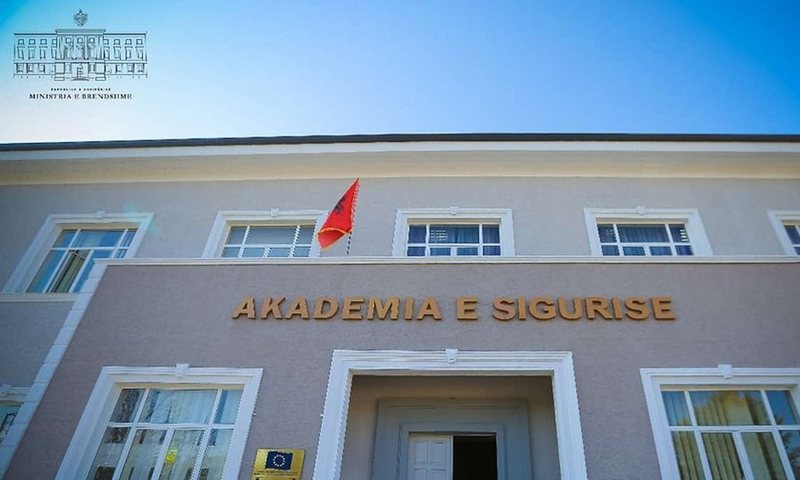 Helmimi i student&euml;ve t&euml; Akademis&euml; s&euml; Siguris&euml;,