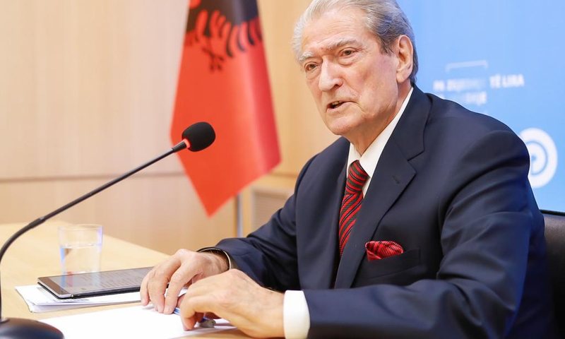Lajm i fundit/ Amerika i heq non-grat&euml;n Berish&euml;s!