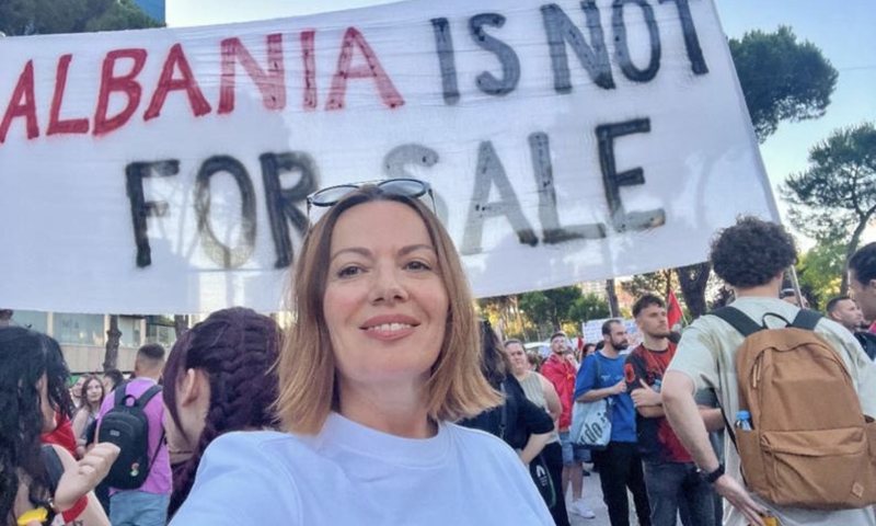 Edhe Ema Ndoja n&euml; protest&euml;n e Flamingove