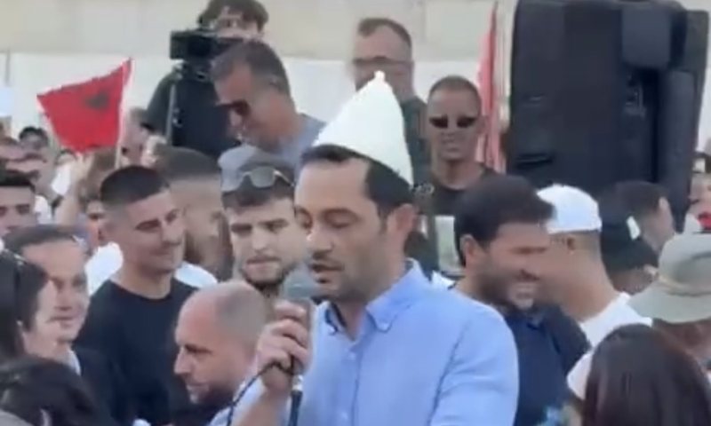 Doktori q&euml; u b&euml; viral me fjalimin m&euml; t&euml; bukur n&euml;