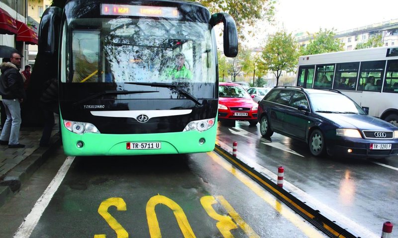 Protestat prekin transportin urban, shoqata k&euml;rkon kompensim