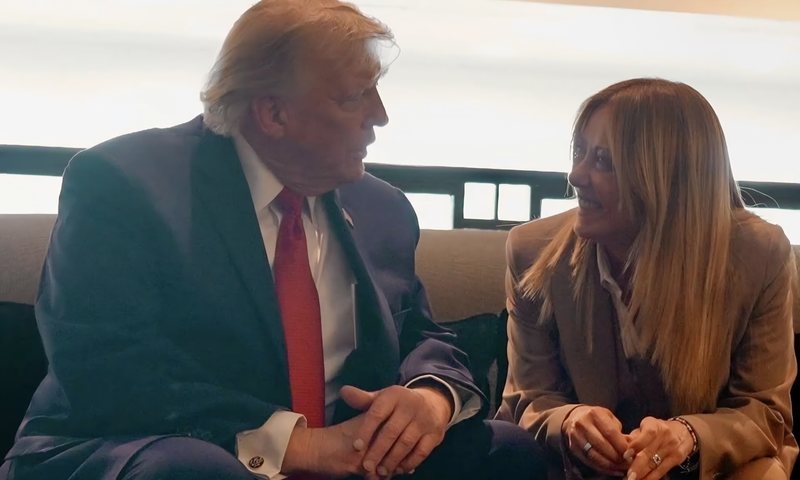 Trump thot&euml; se Meloni iu lut t&euml; b&euml;nin nj&euml; foto bashk&euml;